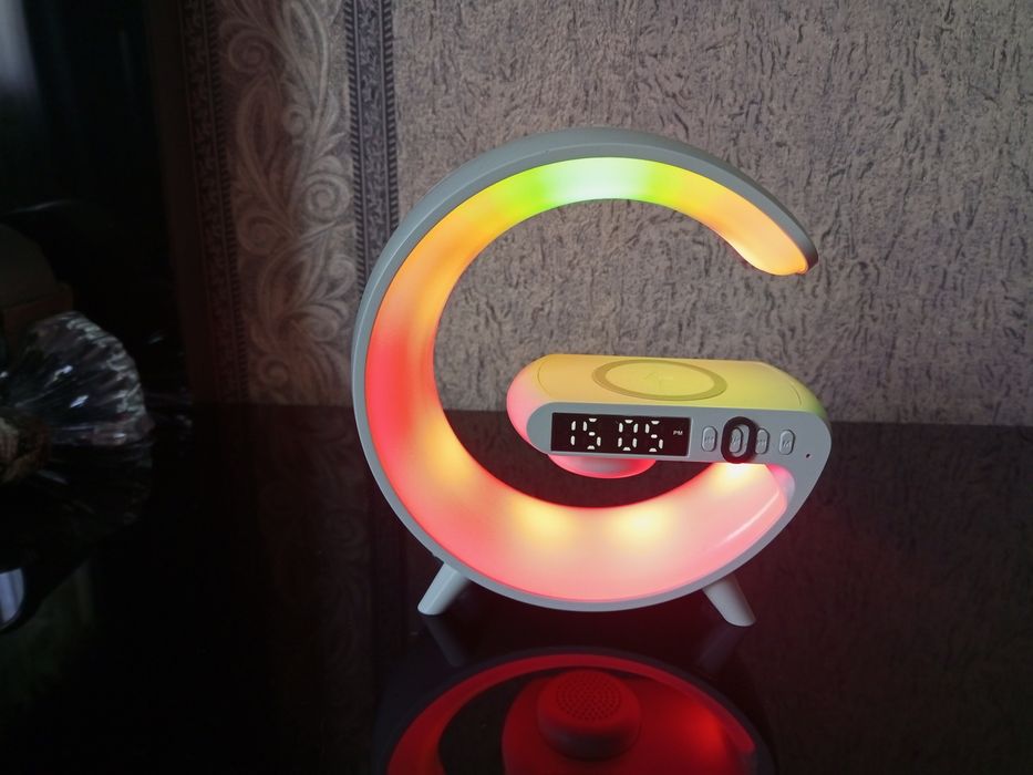 Продам зарядный bluetooth часы.
