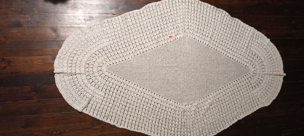 Ръчно плетени покривки и карета на една кука