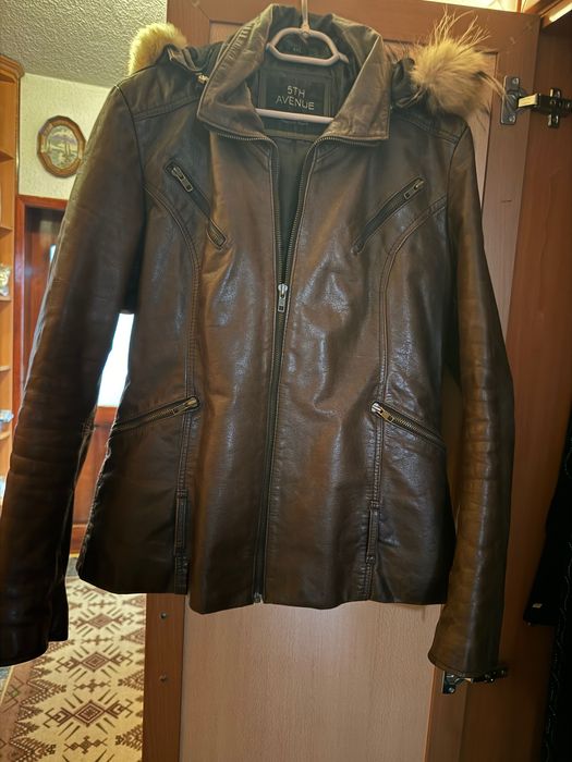 Луксозно дамско яке от естествена кожа с качулка и естествен пух