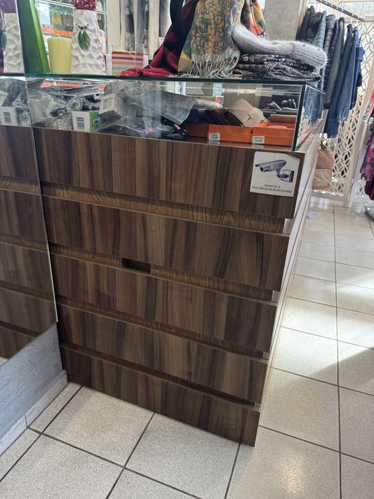 Г-образен магазинен щанд / бюро с витрина – за бутик или магазин