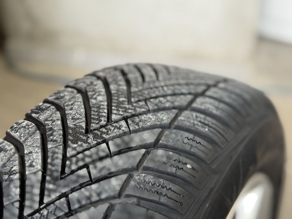 205/55/16 зимни гуми Vredestain