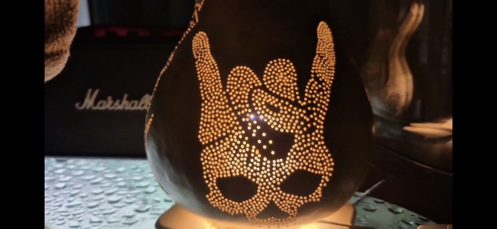 Светильник из декоративной тыквы