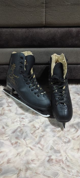 Фигурные коньки женские