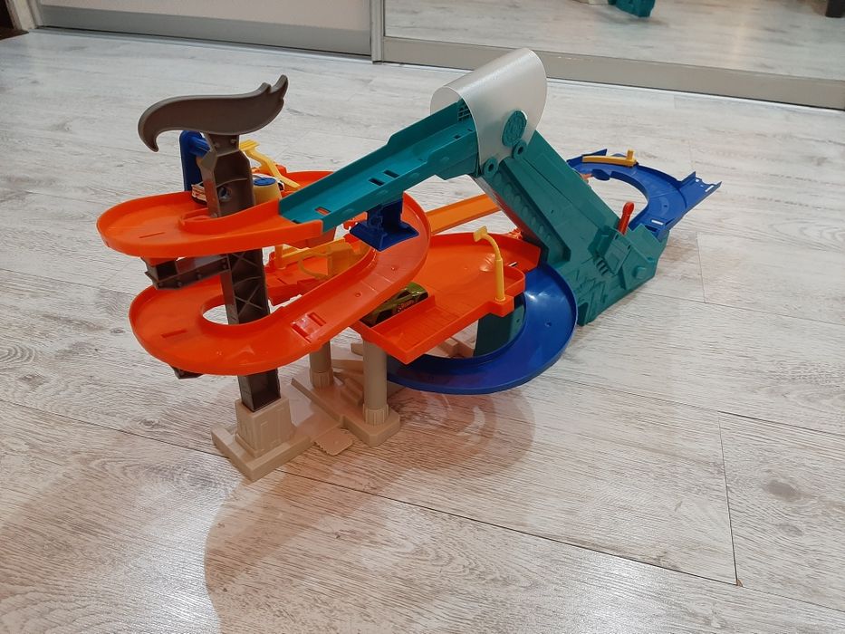 Трек Hot wheels/Хот вилс с электро подёмником