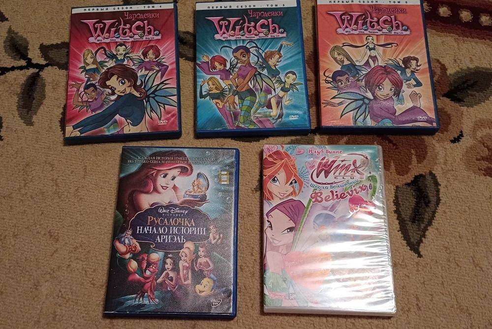 Продаются книги.