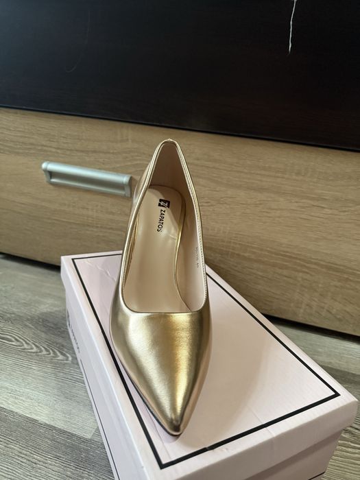 Обувки цвят Champagne