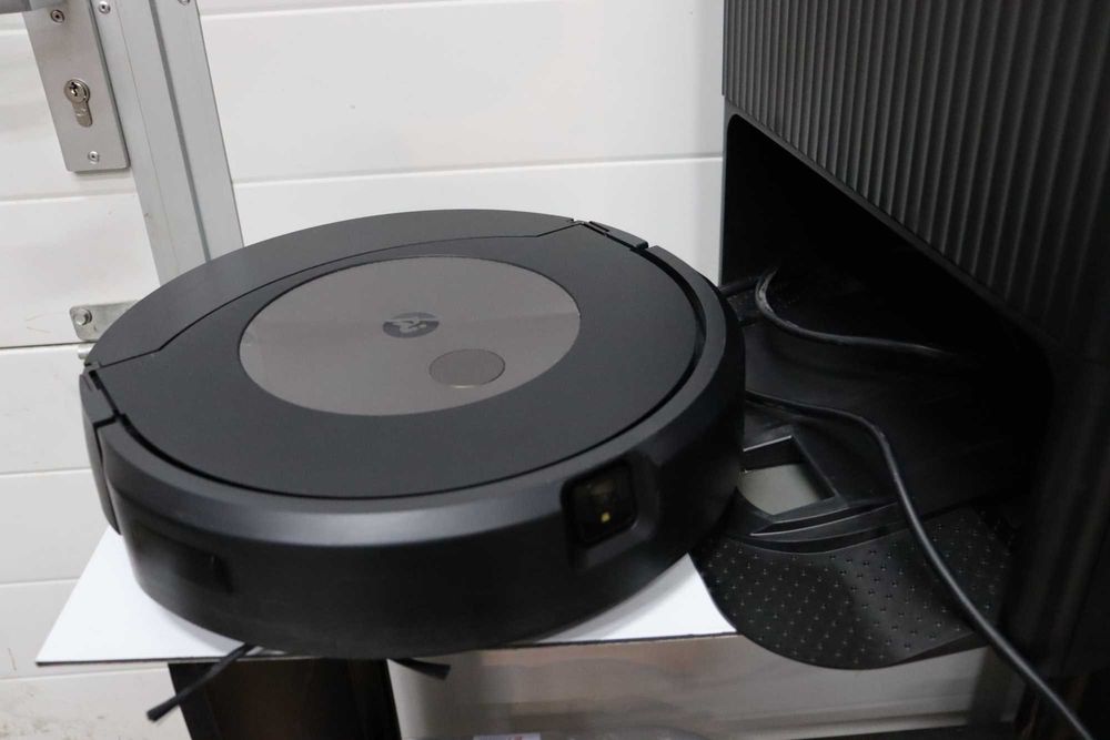 iRobot Roomba Combo j9+ Самоизпразваща се прахосмукачка робот
