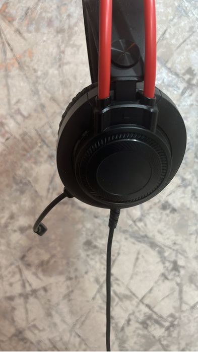 Наушник от компани Bloody