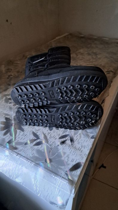 Продам зимние новые сапоги