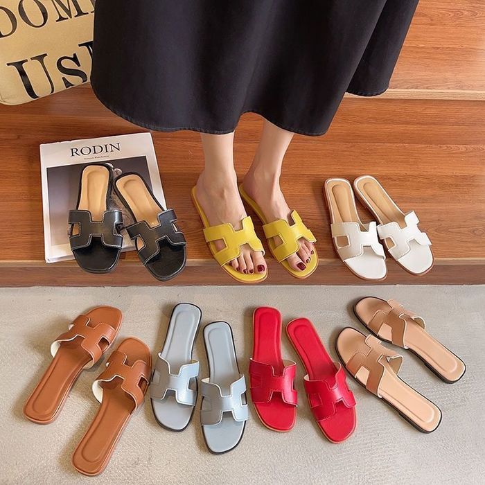 Шлепанцы разных светов