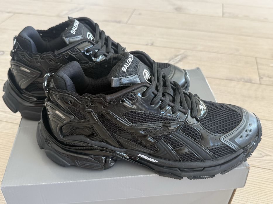 Balenciaga runner наличен
