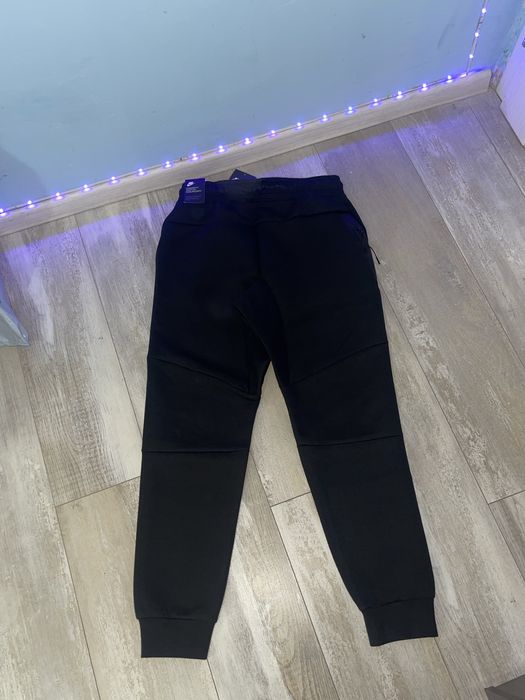 Nike tech fleece M size