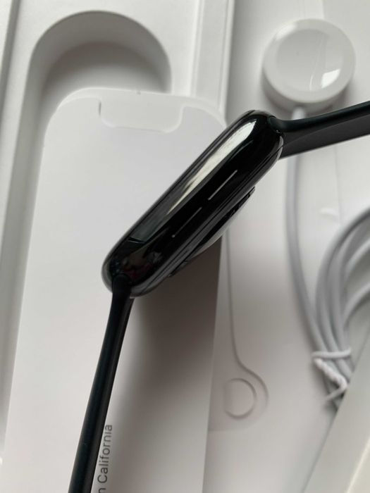 Apple Watch SE 1st Gen 44mm Space Grey