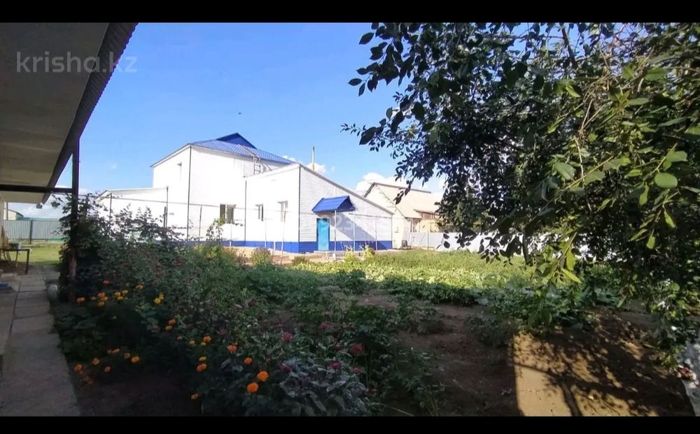 Продам двух этажный коттедж