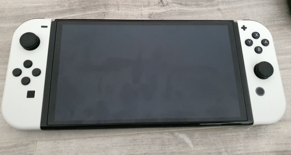 Nintendo switch oled la cutie modat cu cip