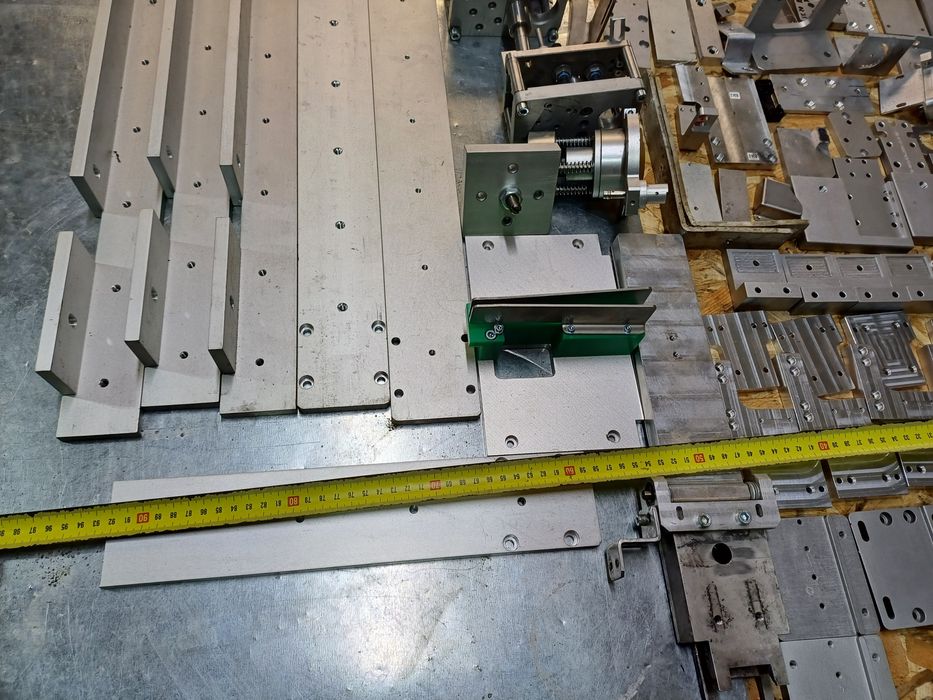 Placi de aluminiu bracketi, suporti , coltarr , corniere