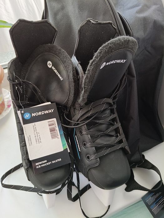 Коньки новые срочно.