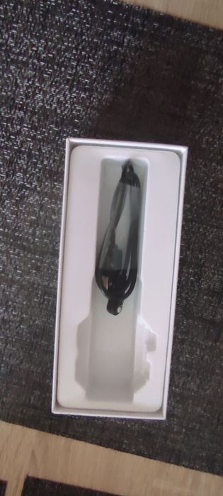 Продавам смарт часовник с функция за отговаряне на повикване