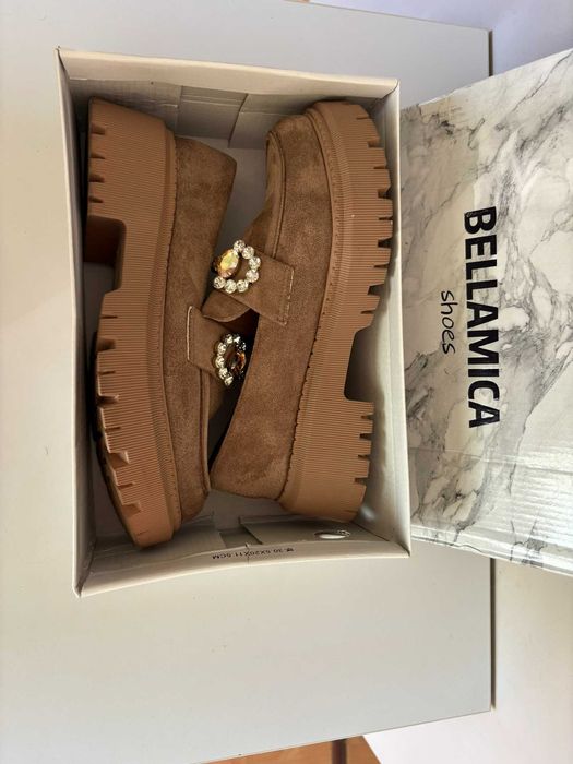 Елегантни дамски обувки тип лоуфъри BELLAMICA - кафяв велур с кристали