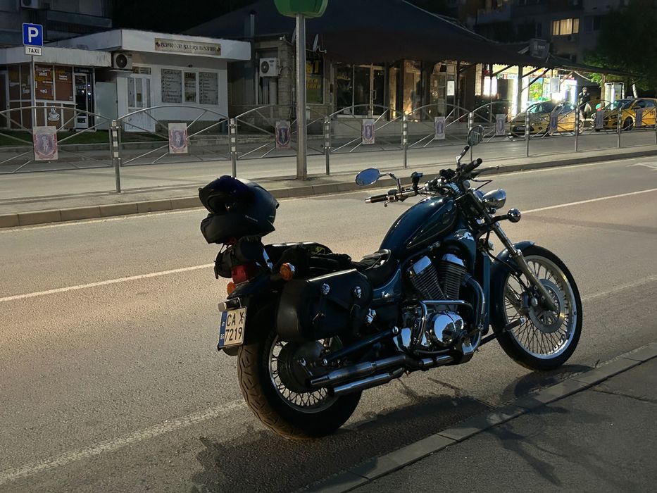Suzuki intruder VS800