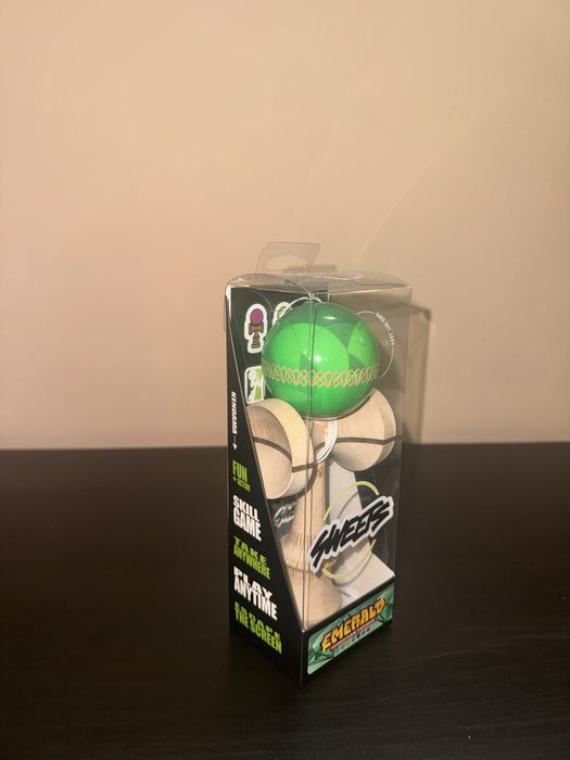Kendama Sweets Turbo Shape GEM Emerald CF Sticky Clear Noua in Cutie