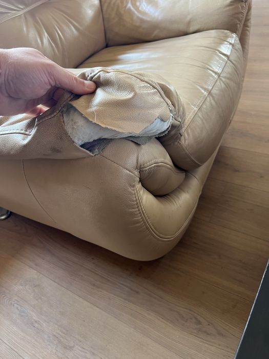 Кожен диван с две кресла