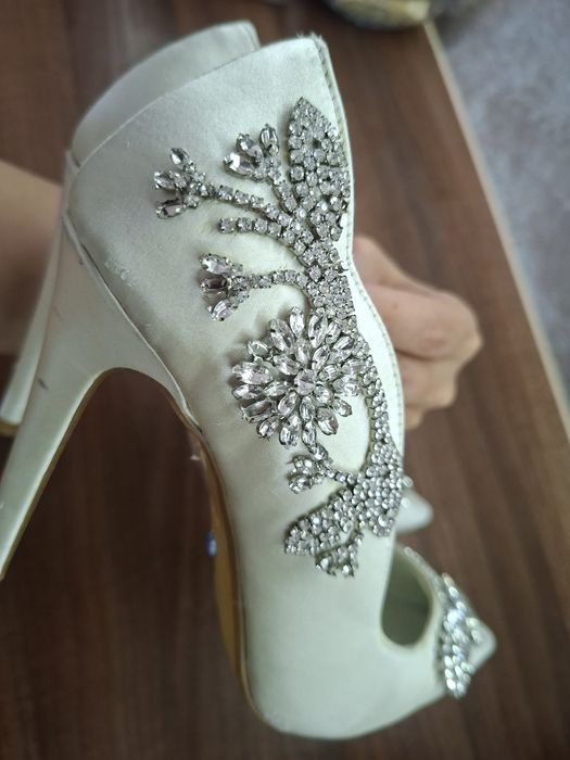 Абитуриентски обувки токчета