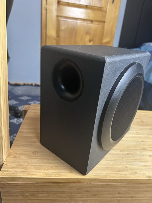 Logitech Z333 2.1 – Sunet puternic, stare bună