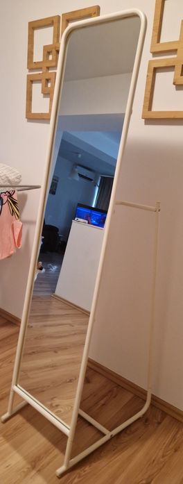 Oglinda cu suport