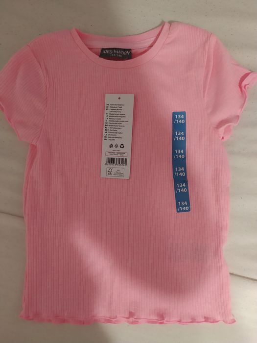 Розова еластична тениска и пола 134