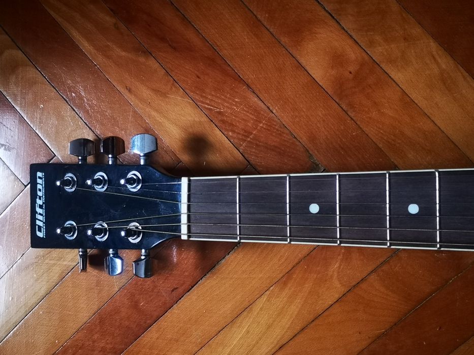 Chitara Clifton western