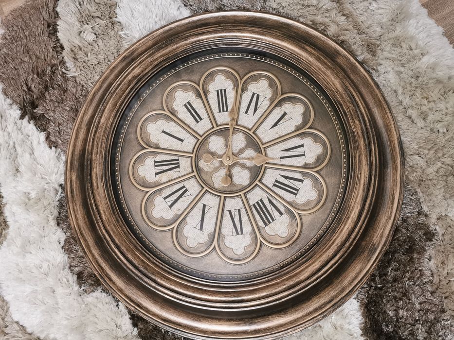 Уникален стенен часовник