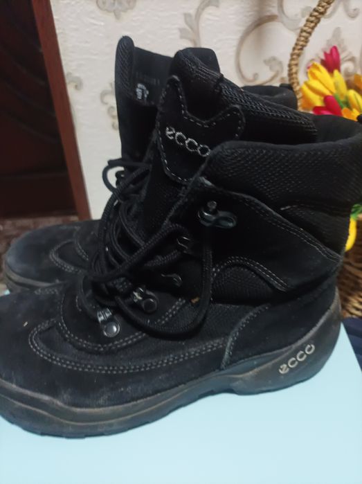 Ботинки 37 размера экко