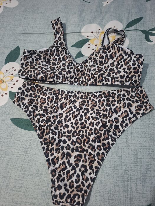 Vând Costum Baie Marimea XL Nou