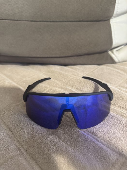 Спортни очила Oakley Sutro