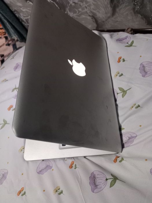 MacBook Pro sotiladi xolati yaxshi arginal zadyatchik qoshib beriladi
