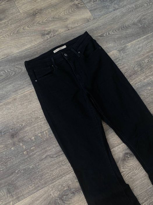 Levi’s 725 high-rise bootcut vintage jeans