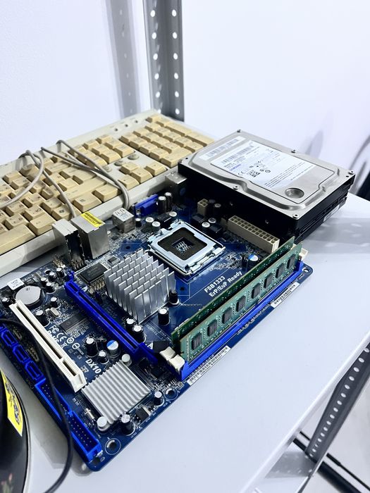 Материнская плата с ОЗУ