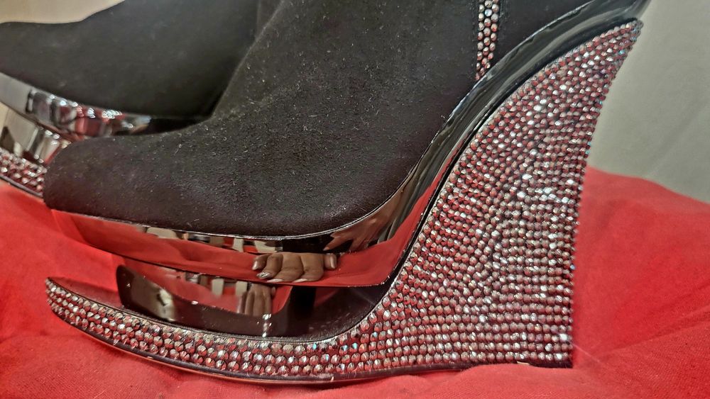 Дамски луксозни ботуши