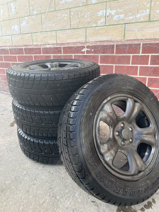 Шины с дисками.