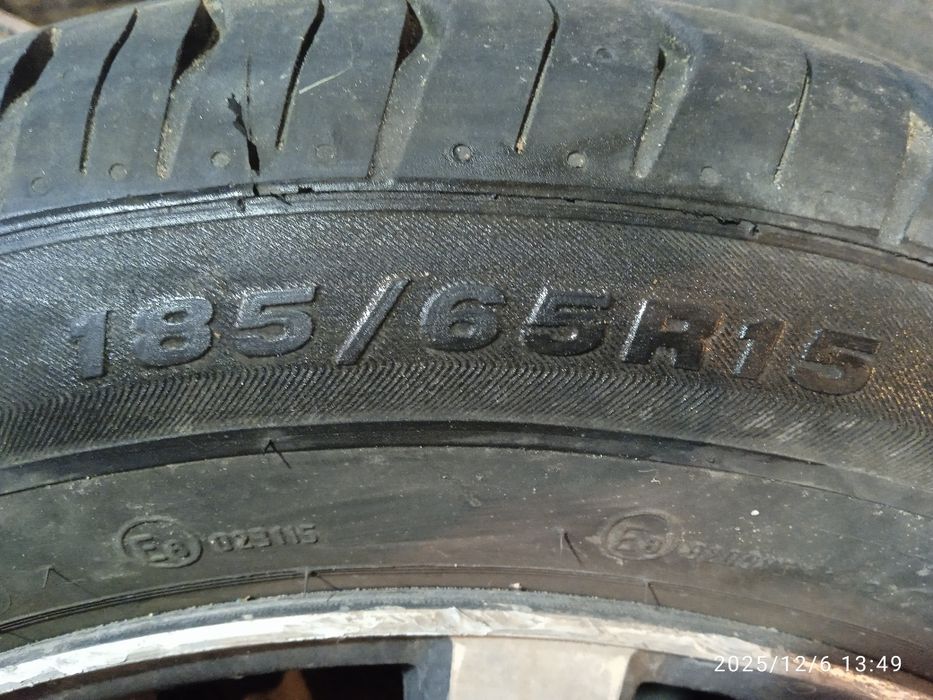 Продам комплект резины с дисками.