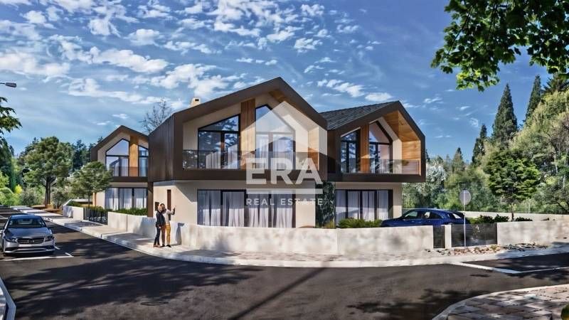 Двуетажна новострояща се къща за продажба, с гараж и двор, в горната ч