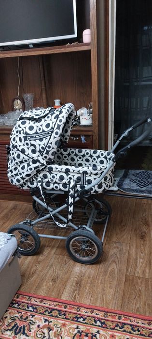 Продам дескую коляску 3 в 1