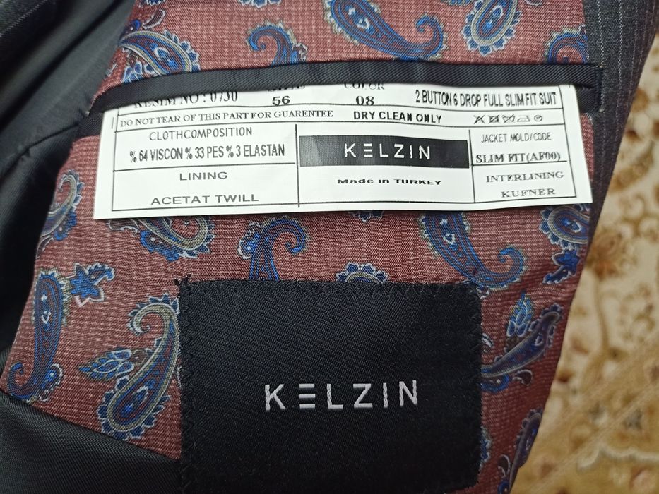 Костюм тройка 56 размер. Маломерка.