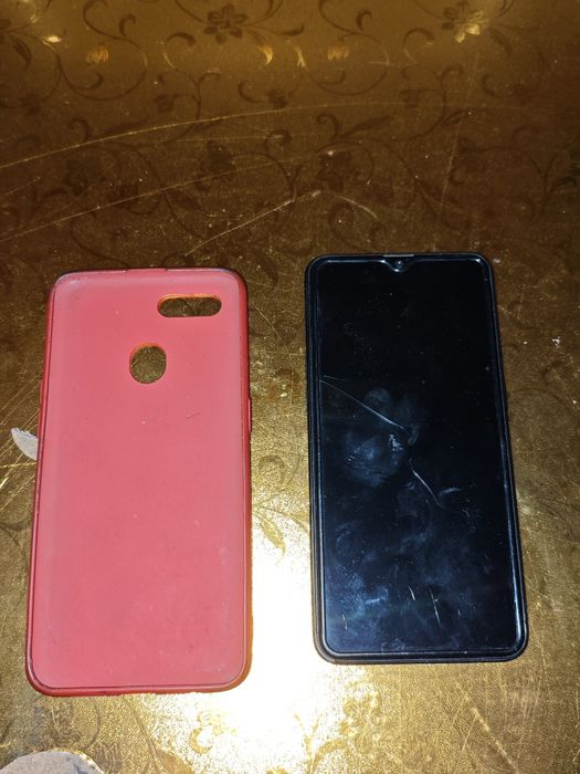 2 телефона Самсунг и оппо