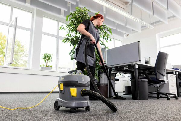 Профессиональный пылесос сухой уборки Karcher T 11/1 Classic