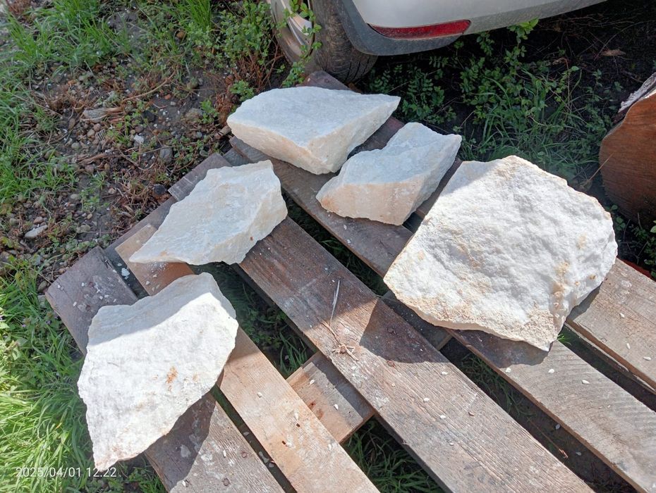 Monumente funerare de 7.5 cm grosime și piatra alba marmura