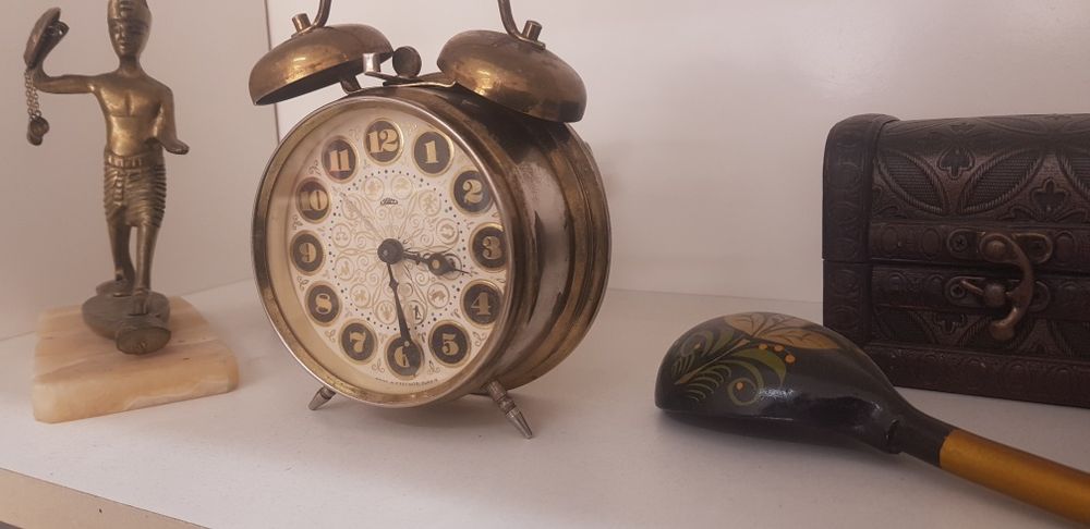 Стар настолен часовник PRIM от Чехословакия