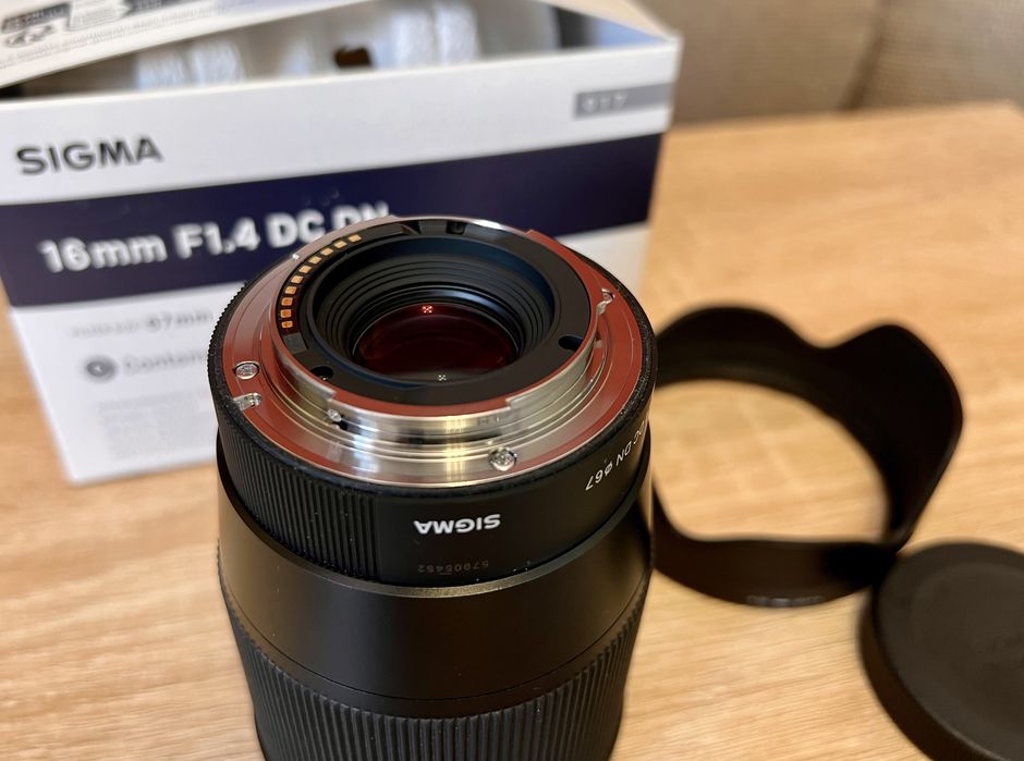 Sigma 16mm F1.4 pentru Sony la cutie