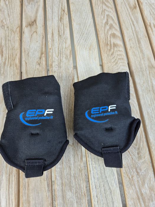 Наглезени nike  epf